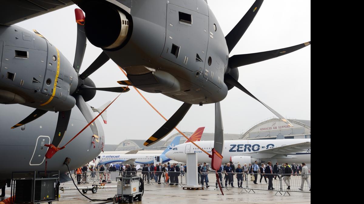 
Un Airbus A400M estacionado en el aeropuerto de Le Bourget en París durante el Salón Aéreo Internacional en esta foto de archivo.
