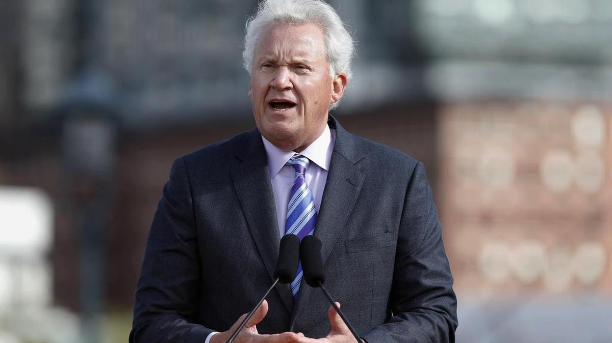Jeff Immelt, ex director ejecutivo de General Electric, da un discurso el 8 de mayo de 2017 durante el comienzo de la construcción de la sede de la compañía en Boston.