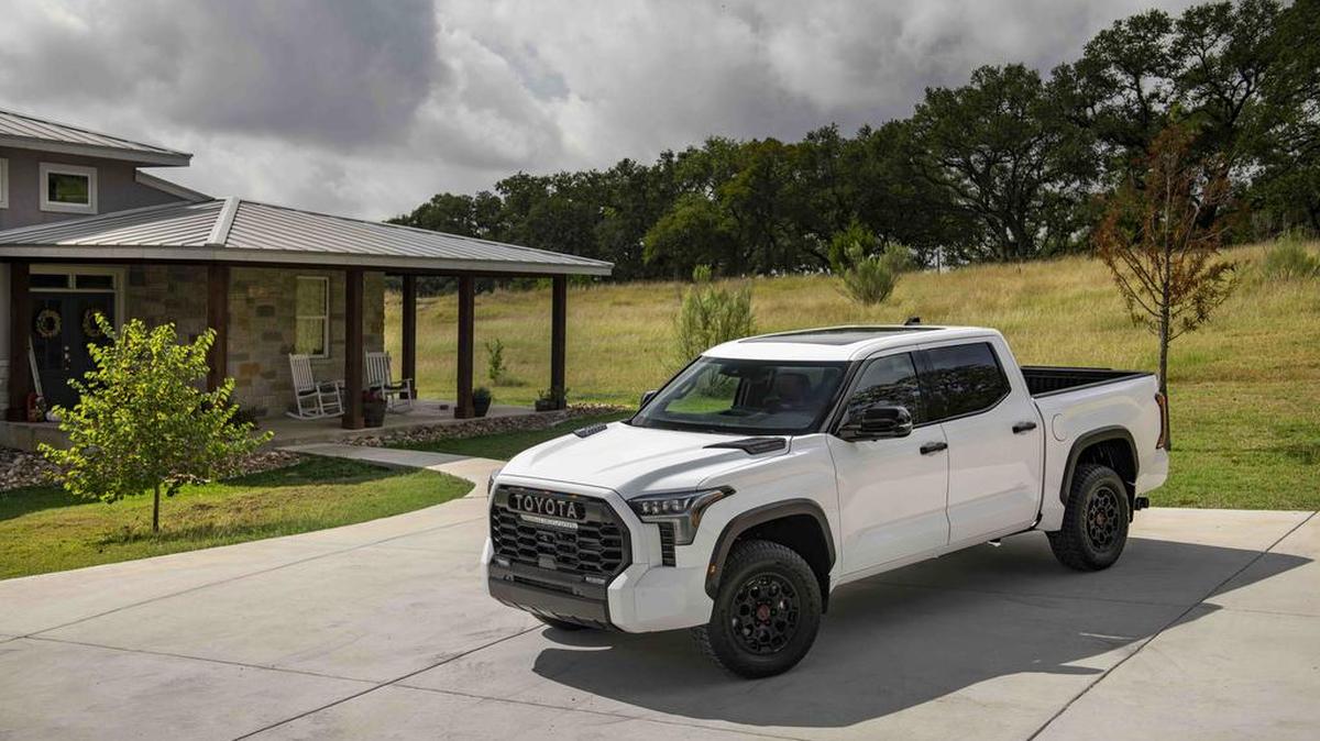 La Tundra, uno de los vehículos icónicos de Toyota, ha estado en el mercado por algún tiempo, pero ahora llega finalmente renovada en una bienvenida tercera generación.
