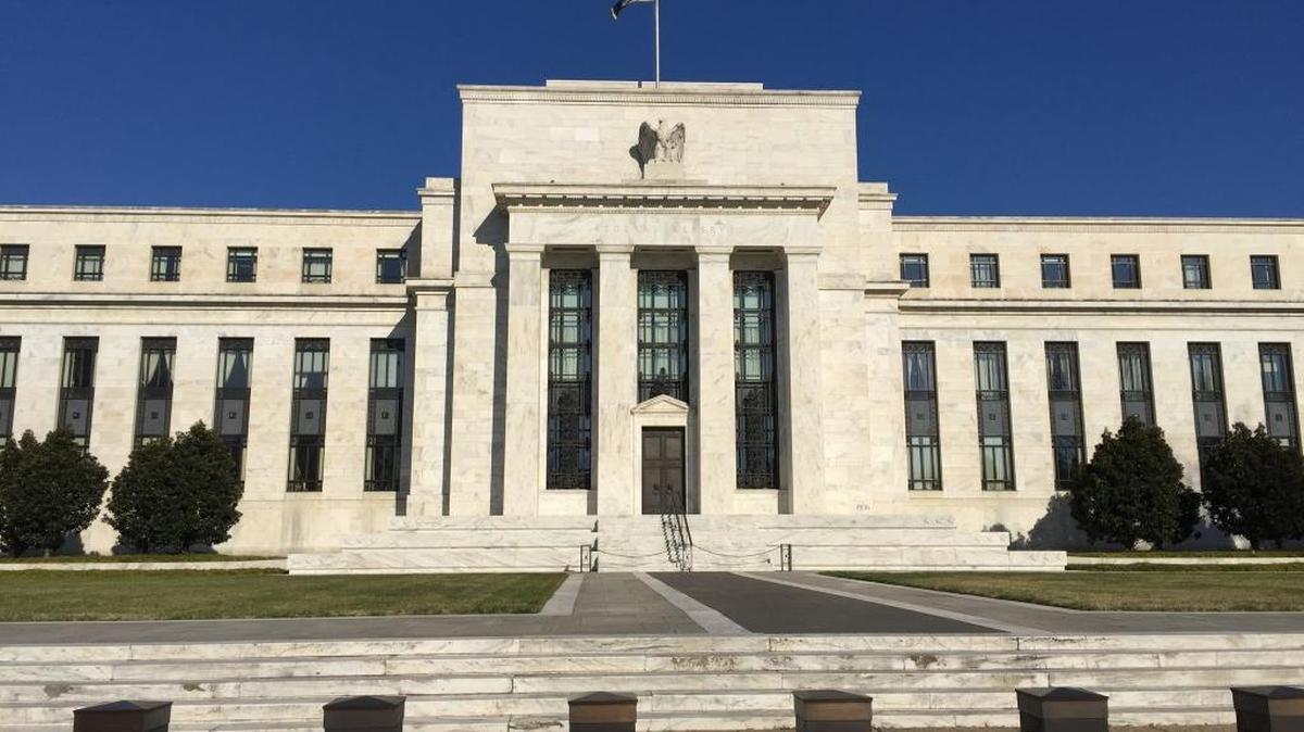 La sede de la Reserva Federal de EEUU, en Washington, D.C. La Fed se reunirá el martes y miércoles para analizar las tasas de interés en medio de los volátiles mercados, los problemas de China y Estados Unidos y la caída del crudo.