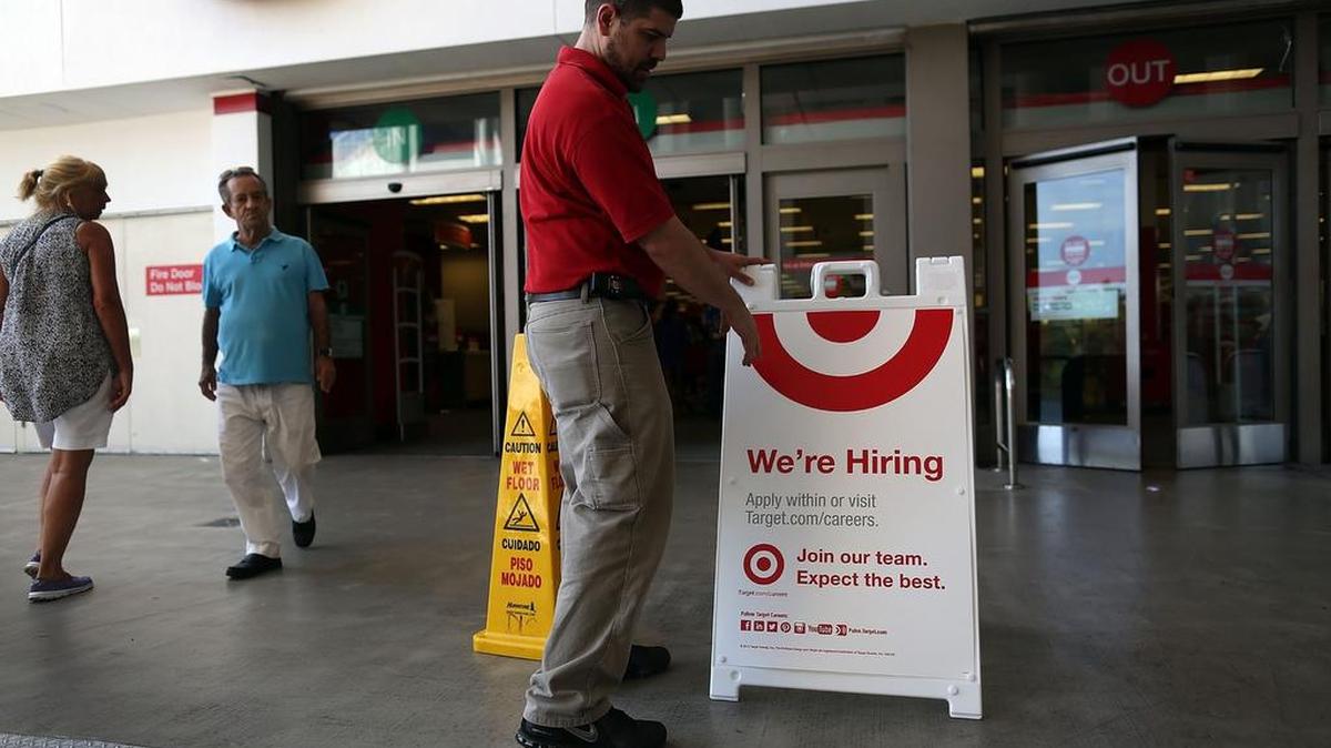 
El índice de desempleo en Estados Unidos se redujo al 5.1 % en agosto, dos décimas menos que en julio, y quedó en su nivel más bajo desde abril de 2008.
