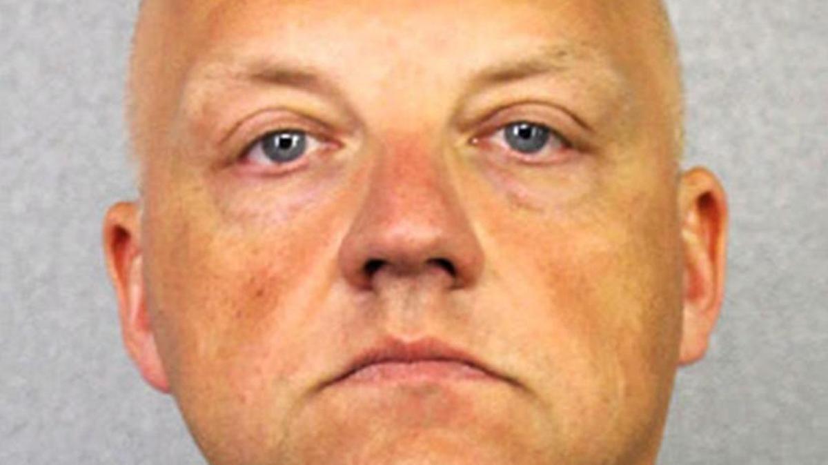 FILE - El ex ejecutivo de Volkswagen en una foto tomada por la policía de Broward tras su arresto en Florida.