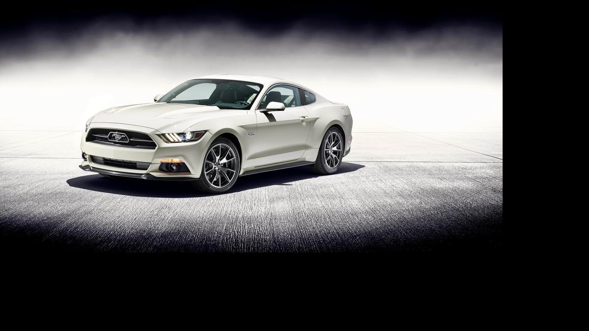 
El Mustang viene con seis niveles de equipamiento: el V6, EcoBoost, EcoBoost premium, GT, GT Premium y GT 50 Años de edición limitada.
