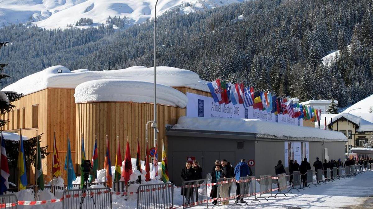 Vista exterior del centro de convenciones durante la jornada inaugural de la 48(TM) reunión anual del Foro Económico Mundial en Davos, el 23 de enero del 2018.