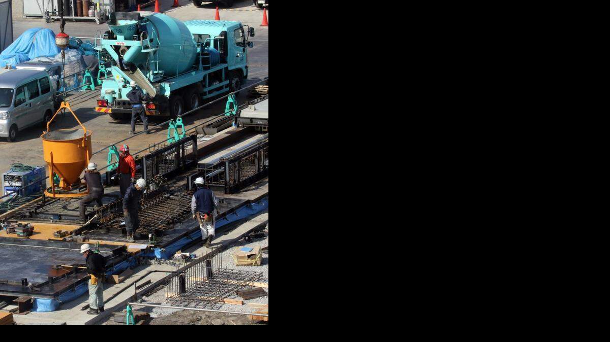 
El PIB del país creció un 2.2% anualizado en el último trimestre del 2014, anunció el gobierno el lunes, pero la recuperación luego de seis meses de contracción fue más débil de lo previsto.

