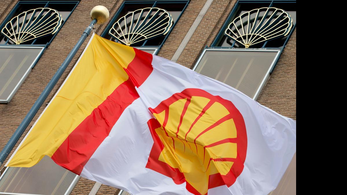 
Shell tiene previsto reducir costes operativos este año por valor de $4,000 millones, equivalente al 10 %, y eliminará 6,500 puestos de trabajo, según indicó en su informe a la Bolsa de Londres. Foto de archivo
