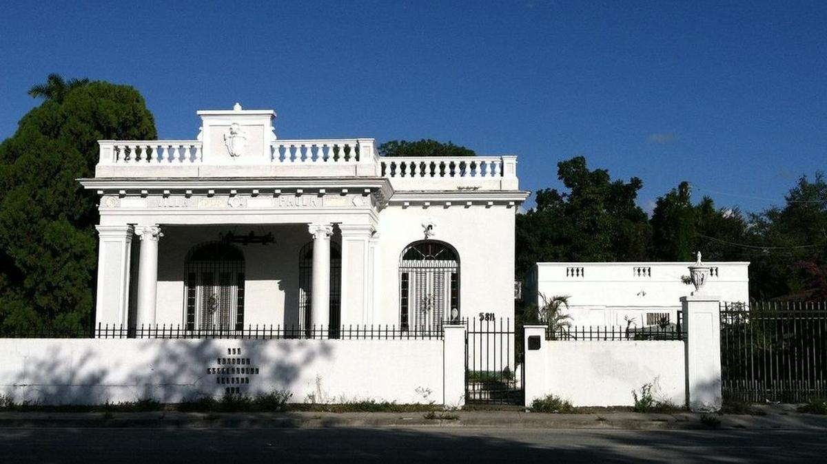 Villa Paula tiene 2,552 pies cuadrados, es de construcción neoclásica y edificada a principios de siglo pasado.