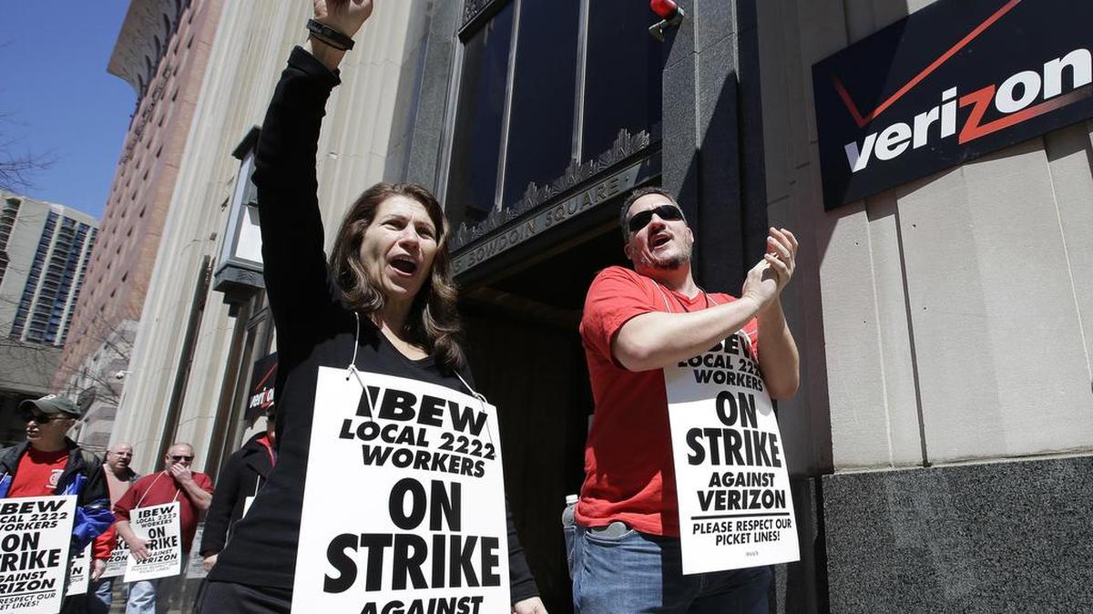 Decenas de miles de empleados de la firma de telecomunicaciones Verizon regresarán a sus puestos de trabajo este miércoles.