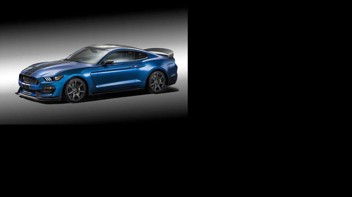 
Con actitud y poder de un auténtico deportivo, el Mustang Shelby GT350R para el 2015 viene renovado y más capaz que nunca antes.
