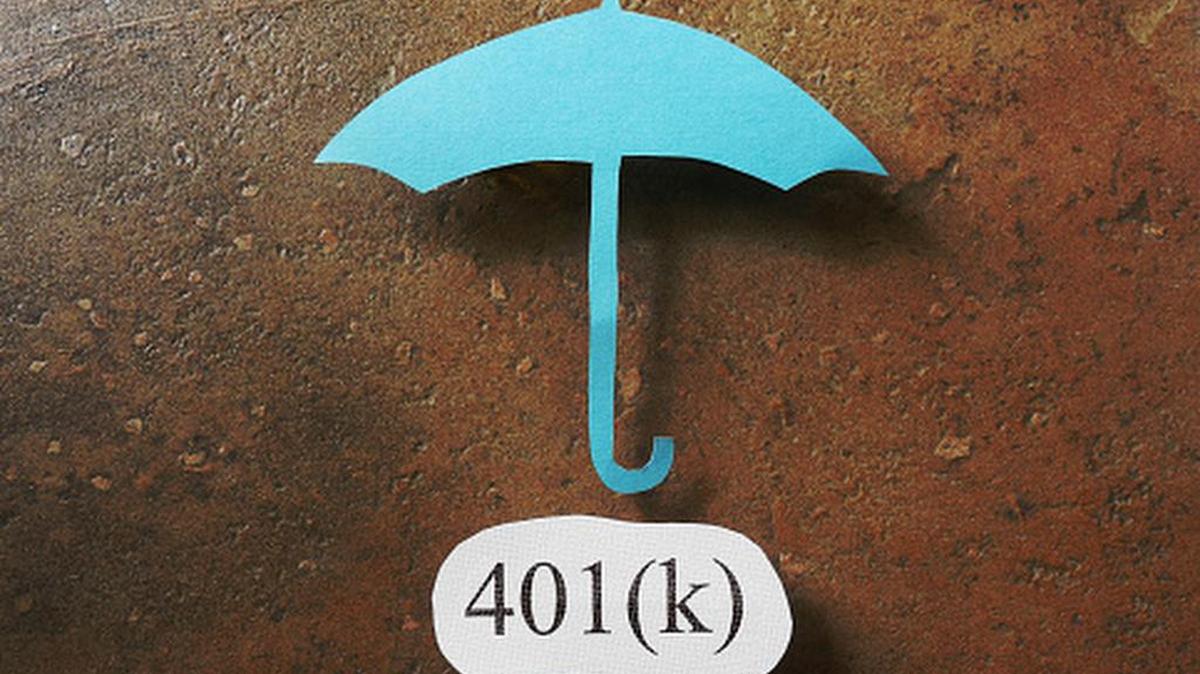 
Muchos participantes, posiblemente al sentirse abrumados por la inmensa variedad de alternativas, evalúan las opciones una vez y luego colocan el plan 401(k) en piloto automático. Ese tipo de estrategia sencilla y extraordinaria no es inteligente cuando el objetivo es hacer un plan para la vida después de la jubilación.

