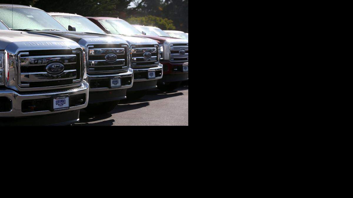 <cutline_leadin>Los beneficios</cutline_leadin> netos de Ford en el tercer trimestre del año cayeron un 34 % en comparación con el mismo periodo de 2013, dijo el viernes la compañía.