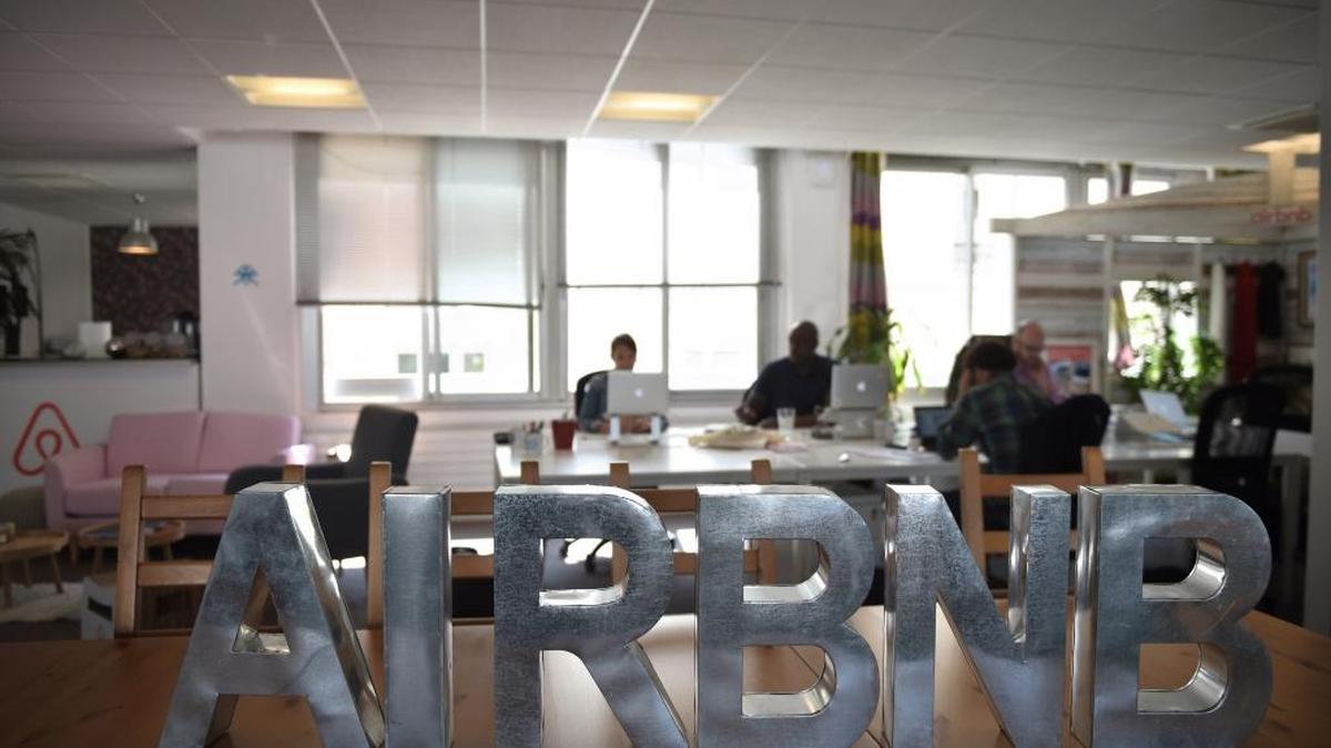 Sede de la Airbnb en París. Los huéspedes adscritos a esa compañía en la Florida generaron un ingreso de $273 millones en el 2016.