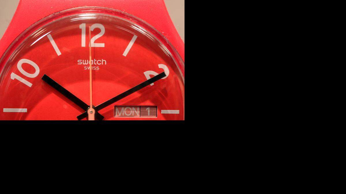 
El logotipo de Swatch se ve en este reloj de pulsera en una tienda de Londres.
