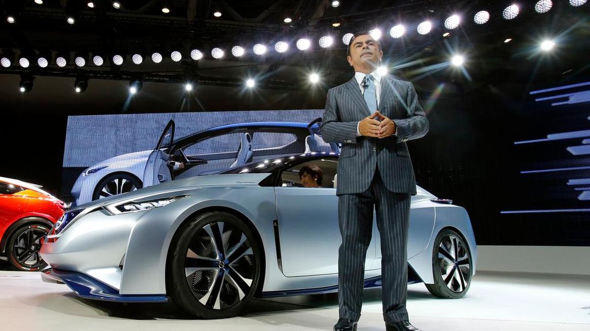 Carlos Ghosn, presidente y CEO de Nissan Motors, presenta el miércoles en Tokio el prototipo Nissan IDS, un vehículo autónomo sin emisiones.