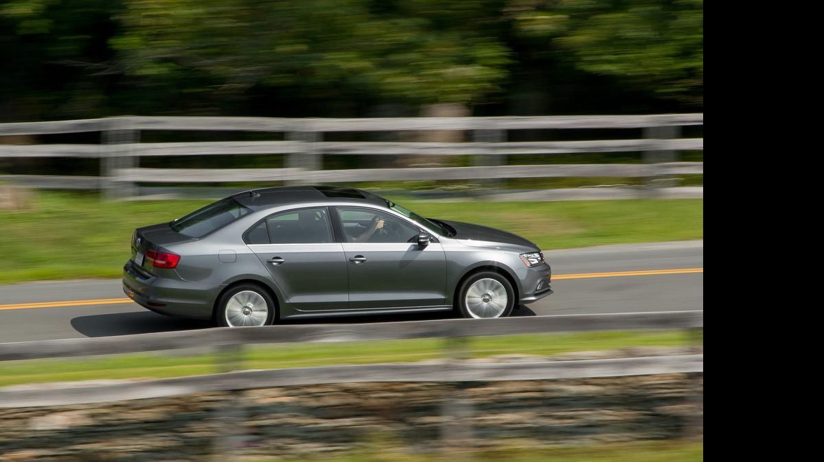 
El Volkswagen Jetta Hibrido 2015 viene en los modelos SE, SEL y SEL Premium.
