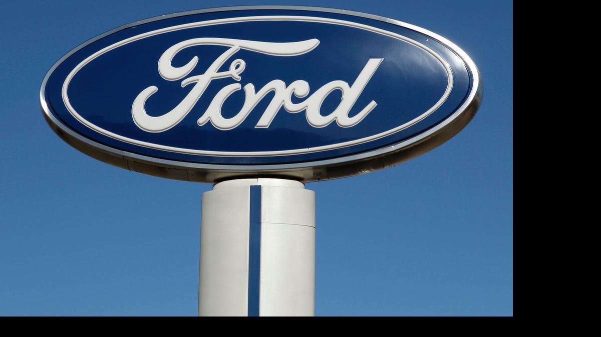 
El Grupo Ford llamó a revisión el miércoles 422,814 vehículos en Norteamérica de las marcas Ford, Lincoln y Mercury por un problema con la dirección asistida que puede dificultar su manejo
