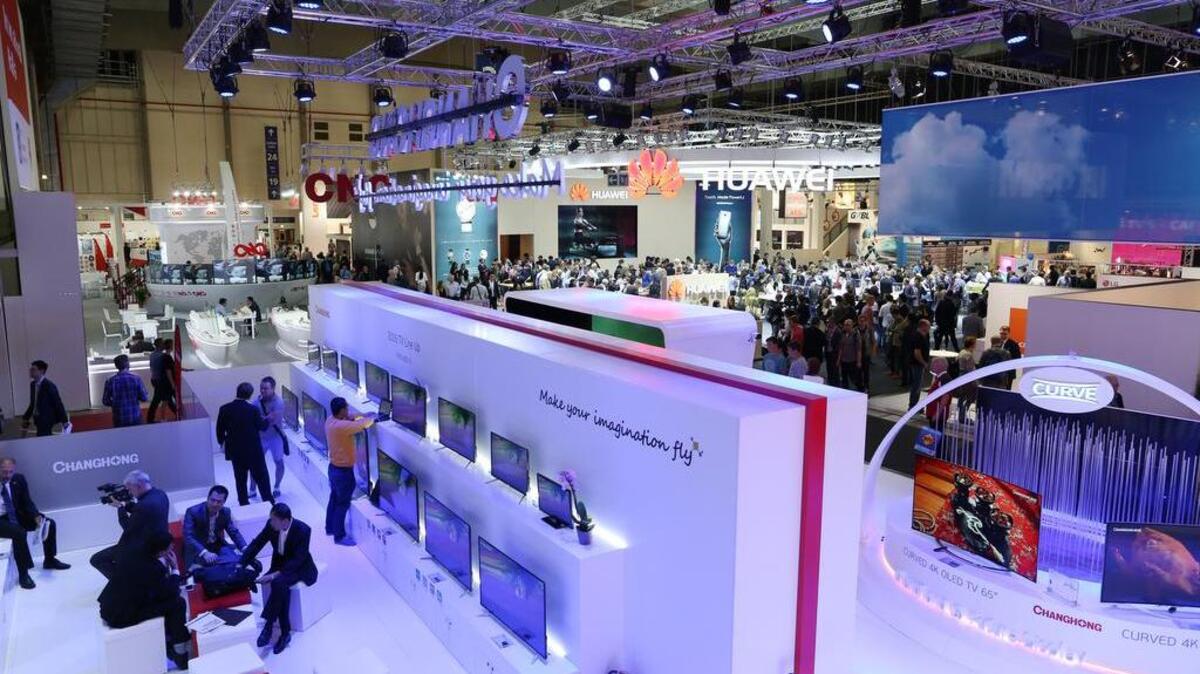 
La Feria Internacional de Artículos Electrónicos de Consumo, la famosa IFA de Berlín, cautiva a un público extenso y entusiasta.
