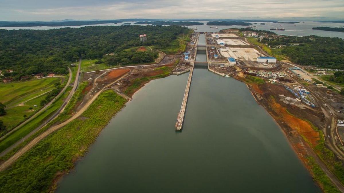 La obra de ampliación ya no se inaugurará el 1 de abril del 2016 porque necesitan “recibir más información de nuestro contratista, en lo fundamental porque no se espera que la reparación de la fuga de agua se termine hasta el 15 de enero”.