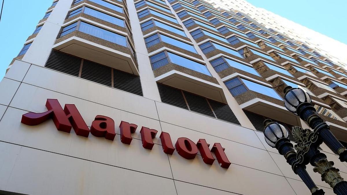 El hotel Marriott en San Francisco, California, el lunes. Marriott International se convertirá en la mayor cadena hotelera del mundoluego de anunciar que comprará a la compañía rival Starwood por $12,200 millones.