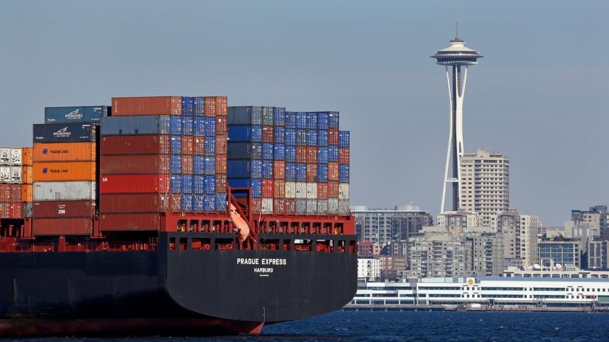 El PIB de EEUU aumentó a un ritmo anual 0.8% en el primer trimestre del 2016. El sector exterior ayudó con una revisión a la baja del crecimiento de las exportaciones de un 2.6% a un 2%.