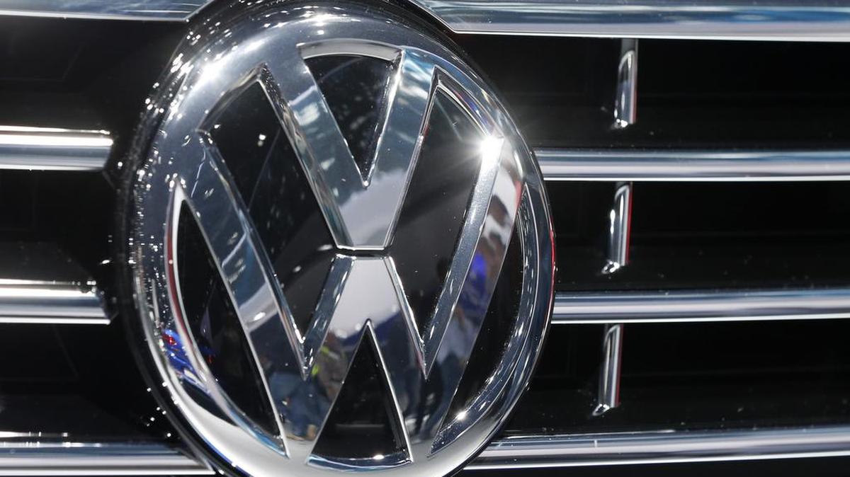 Las ventas en marzo de Volkswagen (VW) en el país siguieron su tendencia a la baja con la caída de un 10.3 % de las entregas y la pérdida de demanda de todos sus modelos excepto el Golf SportWagen y el Tiguan, informó el fabricante.