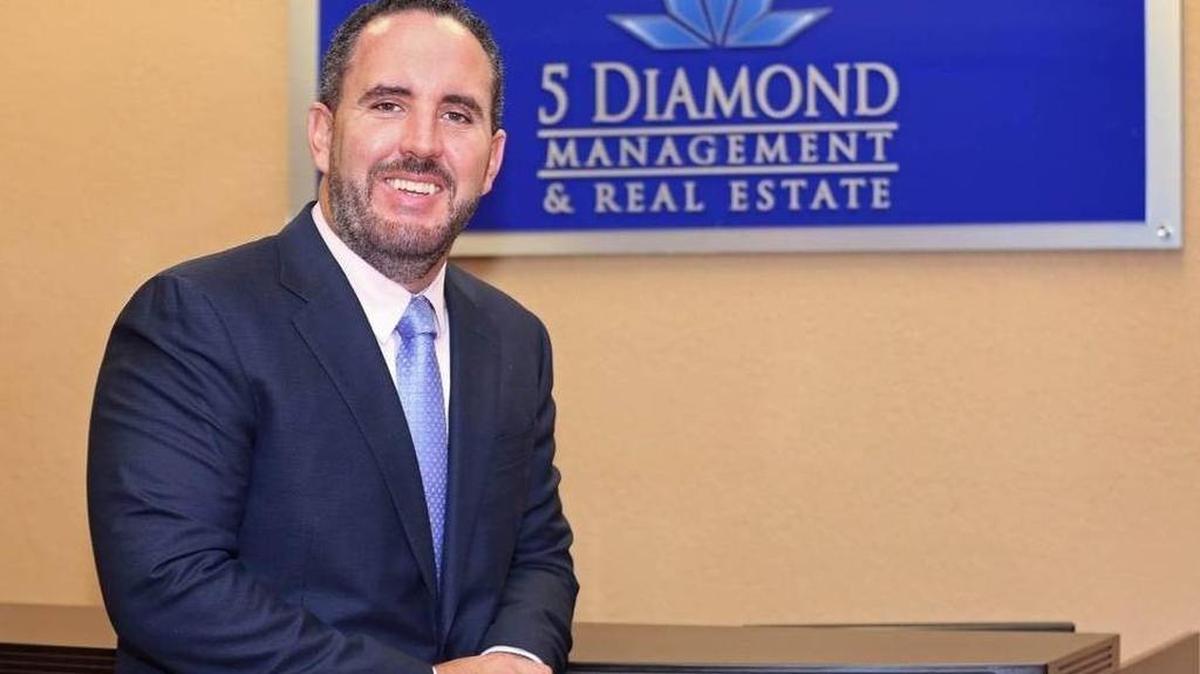 Eduardo Blanco, de Hialeah, está en la lista de los 10 mejores agentes de bienes raíces hispanos, según la Asociación Nacional de Profesionales Inmobiliarios Hispanos (NAHREP)