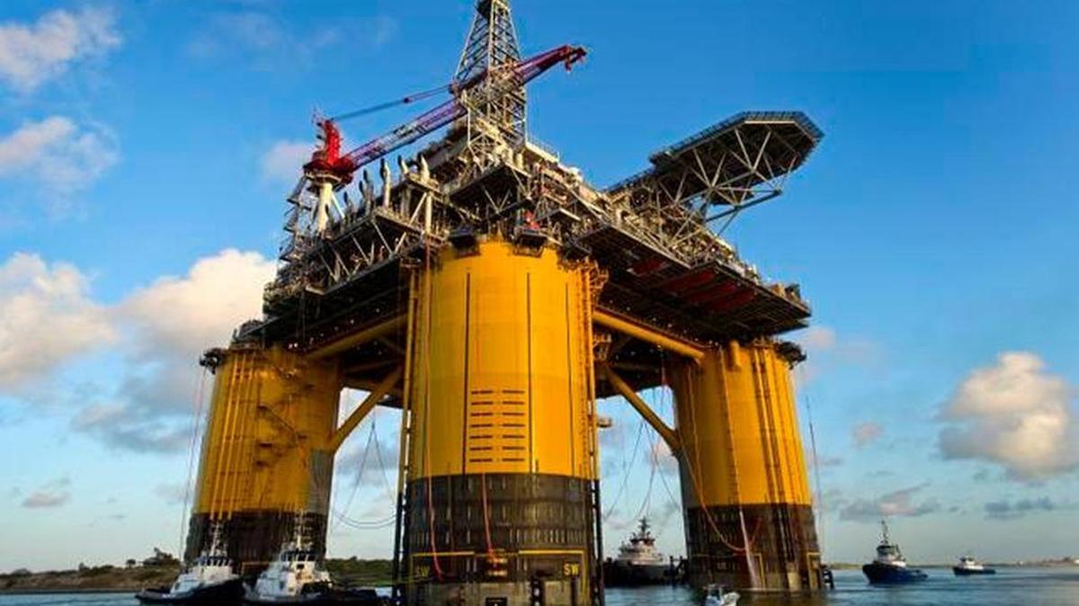 
La Oficina de Control de las Normas de Seguridad y Medio Ambiente anunció que autorizó el permiso para perforar debajo del lecho marino luego de que el gigante petrolero adquirió una pieza de equipo solicitada para detener un posible reventón en el pozo. 
