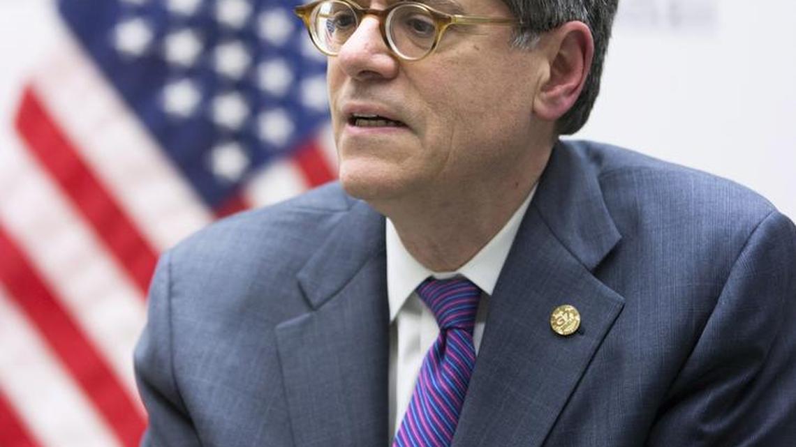 Jacob Lew se encuentra en la capital china para participar el lunes y martes en una nueva edición del Diálogo Estratégico y Económico entre ambas potencias.