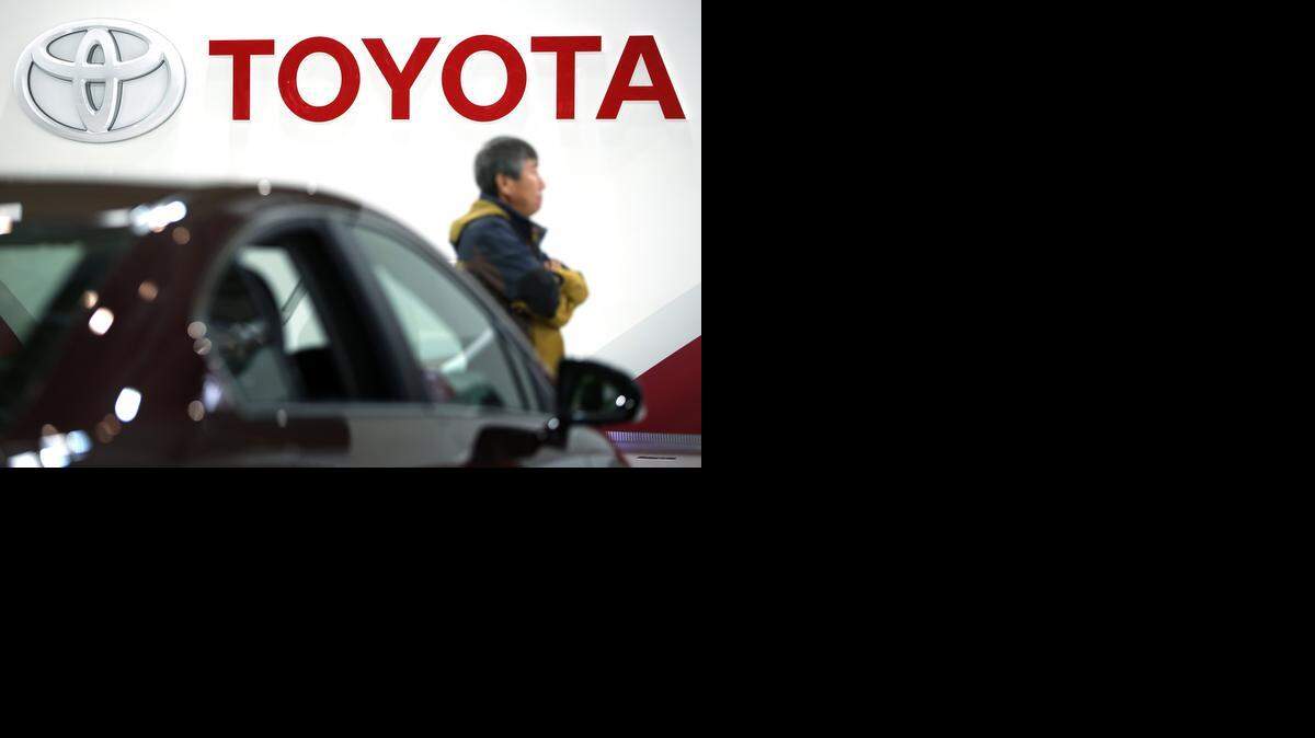 
El constructor automotor japonés Toyota, líder mundial del sector, espera obtener en el ejercicio 2014-2015 un récord histórico en su beneficio neto anual.
