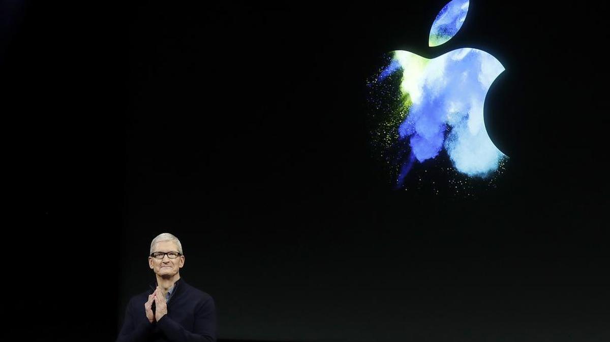 El CEO de Apple, Tim Cook, habla el 27 de octubre de 2016 durante la presentación de nuevos productos de la empresa en Cupertino, California.