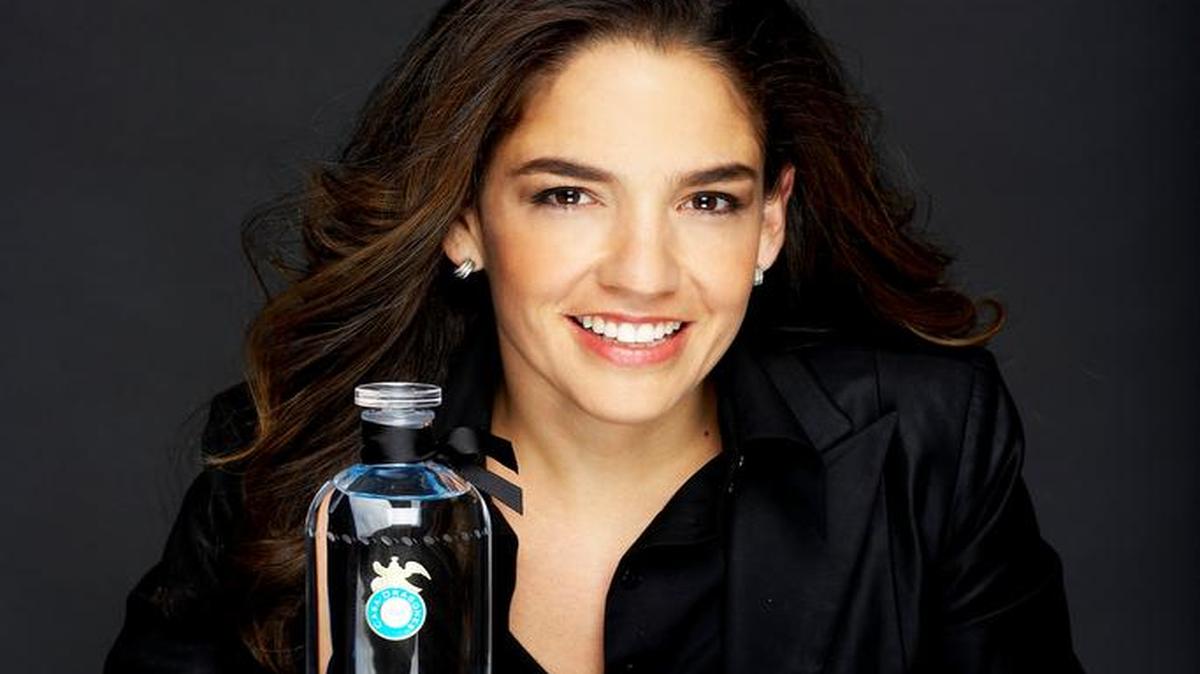 
Bertha González Nieves, la primera maestra tequilera del mundo y CEO de la compañía Casa Dragones Tequila.

