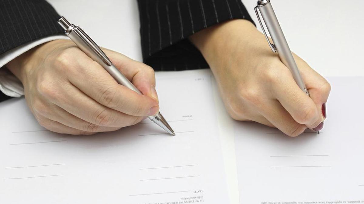 
Tomarse el tiempo para dialogar acerca de finanzas antes de contraer matrimonio es una estrategia inteligente. 
