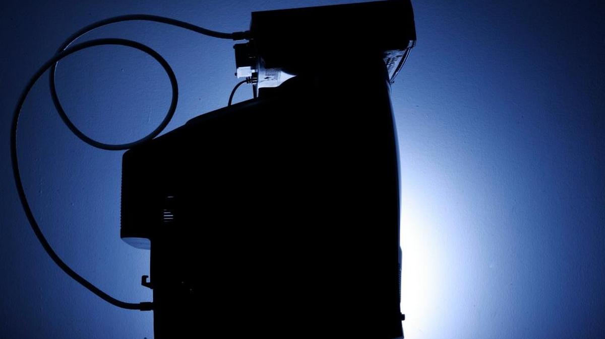 Cuando estás desvelado, ¿enciendes la televisión? Si lo haces, lo más probable es que encuentres la estimulante compañía de los infocomerciales.