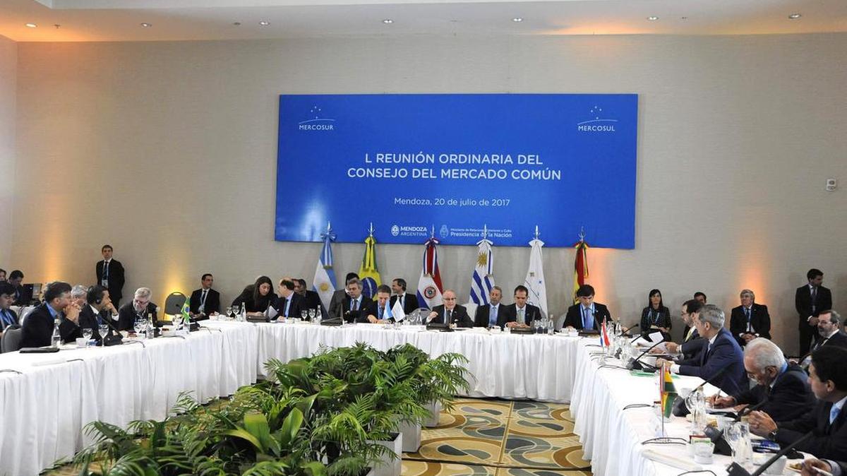 Los cancilleres los países del Mercosur iniciaron una sesión de deliberaciones, en la antesala de la cumbre semestral del bloque, que se celebrará este viernes en la ciudad argentina de Mendoza.