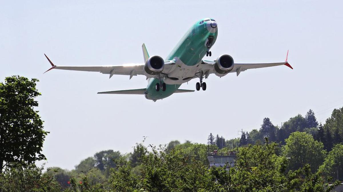 Una aeronave Boeing 737 MAX 8 producido para las Aerolíneas de Turquía, despega en un vuelo de prueba en Renton, Washington.