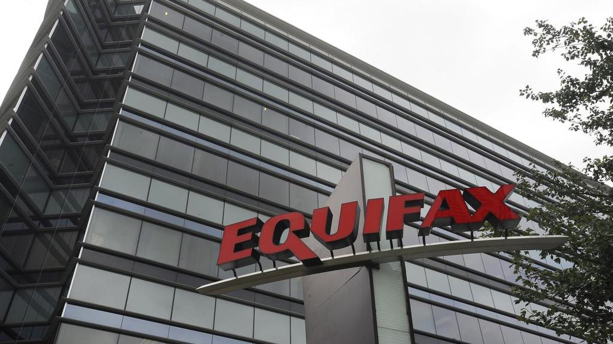 Equifax, uno de los tres principales burós de crédito de EEUU, fue víctima de un hackeo en el que quedaron expuestos números del Seguro Social y otros datos delicados de unos 143 millones de estadounidenses.