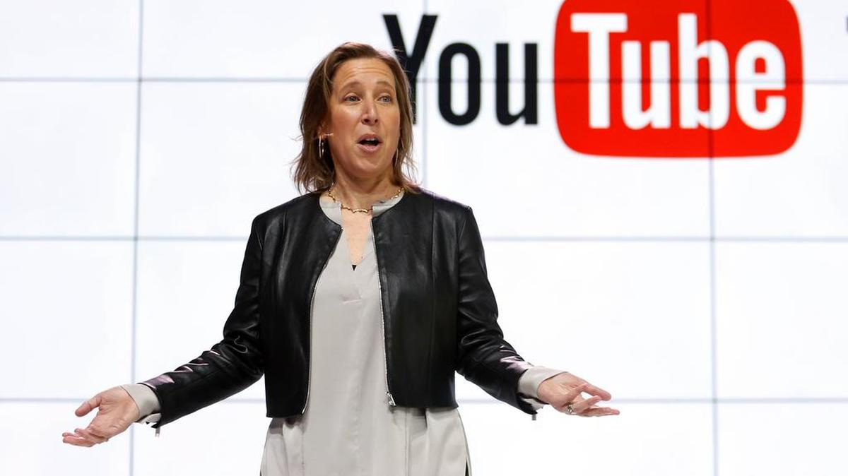 La directora ejecutiva de Youtube, Susan Wojcicki, habla en la presentación de YouTube TV el 28 de febrero de 2017 en Los Ángeles.