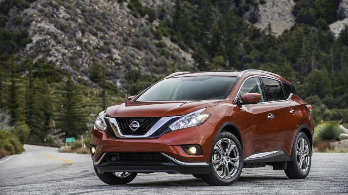 Desde que el Nissan Murano salió al mercado mostrando su futurística línea de un SUV con un andar de sedán deportivo, su éxito fue inmediato y fue seguido por muchos competidores.roof.