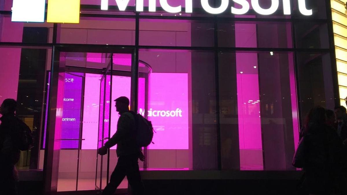 Microsoft anunció el jueves un fuerte aumento en su último trimestre pero su volumen de negocios fue menor a lo esperado en los primeros resultados tras la incorporación de la red social LinkedIn.
