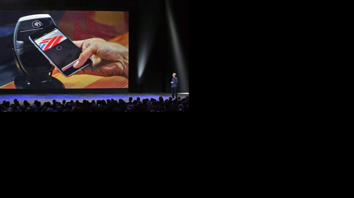 
El CEO de Apple, Tim Cook presentó el nuevo producto Apple Pay el martes, en Cupertino, California.
