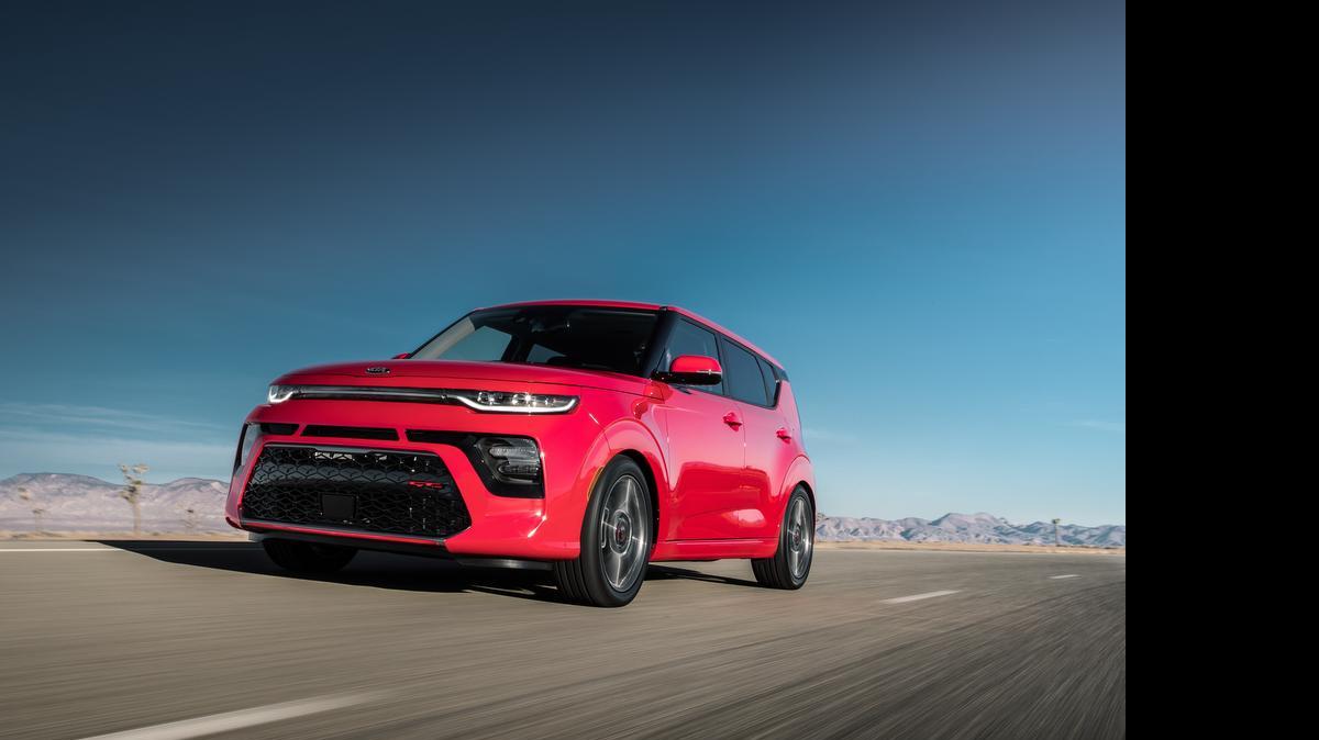 El Soul original llegó durante un engendro de peculiares hatchbacks, como el Nissan Cube, Scion xB y Honda Element. Pero los desplumo a todos, tanto que la competencia casi no existe.