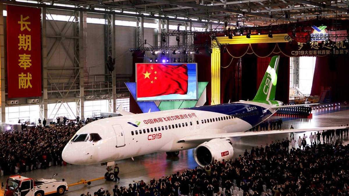 El primer avión de pasajeros C919 bimotor de 158 asientos fabricado por Commercial Aircraft Corporation of China (COMAC).
