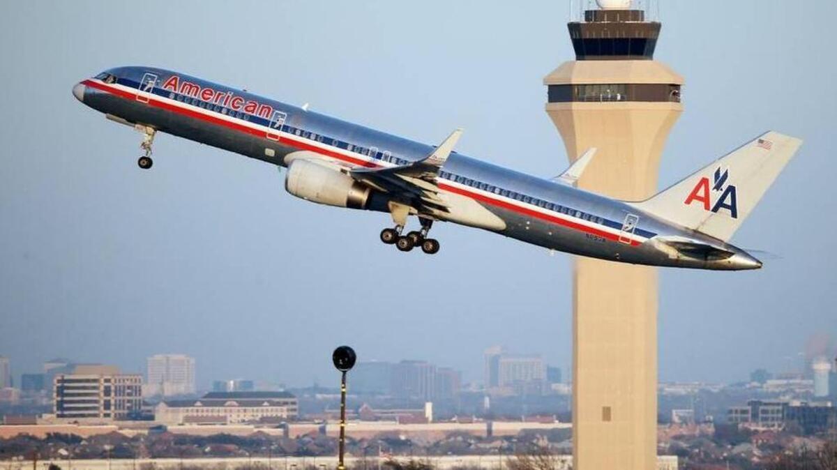 Un avión de American Airlines despega del Aeropuerto Internacional de Dallas-Fort Worth. El principal centro de carga aérea de la aerolínea está en Miami.