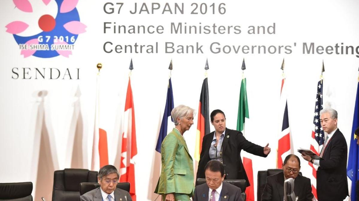 La directora gerente del Fondo Monetario Internacional (2 izq.) participa el viernes en la primera sesión de los ministros y gobernadores de los bancos centrales de las siete economías más desarrolladas, el G7.