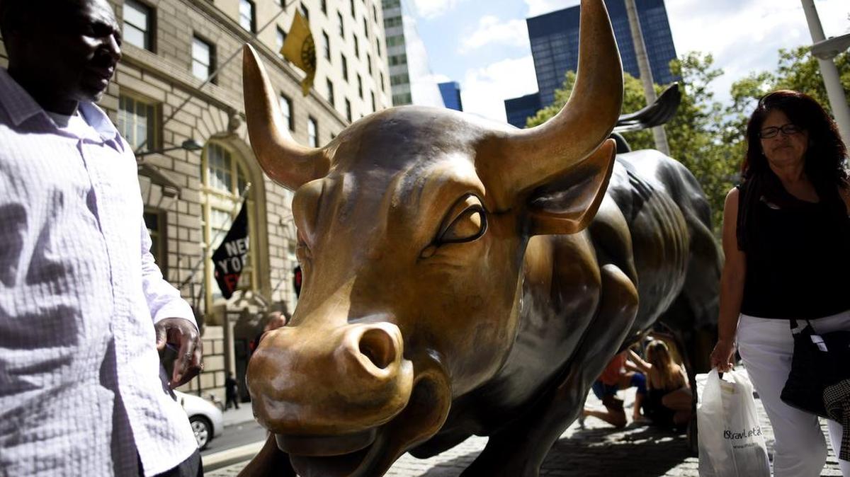
Wall Street consiguió superar las complicaciones del inicio de la semana y cerró el viernes con una pérdida de 11 puntos. La semana estuvo marcada por los temores de China.

