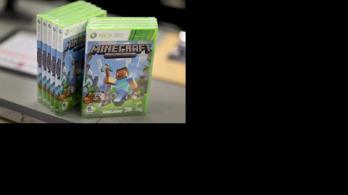 
Microsoft anuncio el lunes un acuerdo por $2,500 millones para adquirir uno de los videojuegos más populares de los últimos años, Minecraft, y el estudio que lo creó, el sueco Mojang AB.
