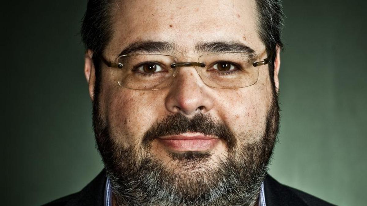 El periodista colombiano Isaac Lee, seguirá a cargo de Noticias Univisión que incluye la dirección editorial de todas las plataformas locales, digitales y de la cadena.