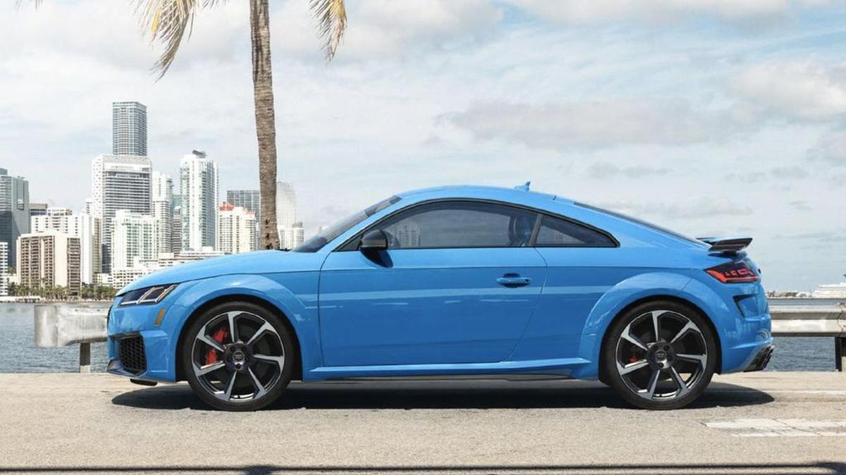 El Audi TT tiene ya un cuarto de siglo como concepto, pero se mantiene freco e innovador, lo que prueba que es un auto que no ha defraudado nunca.