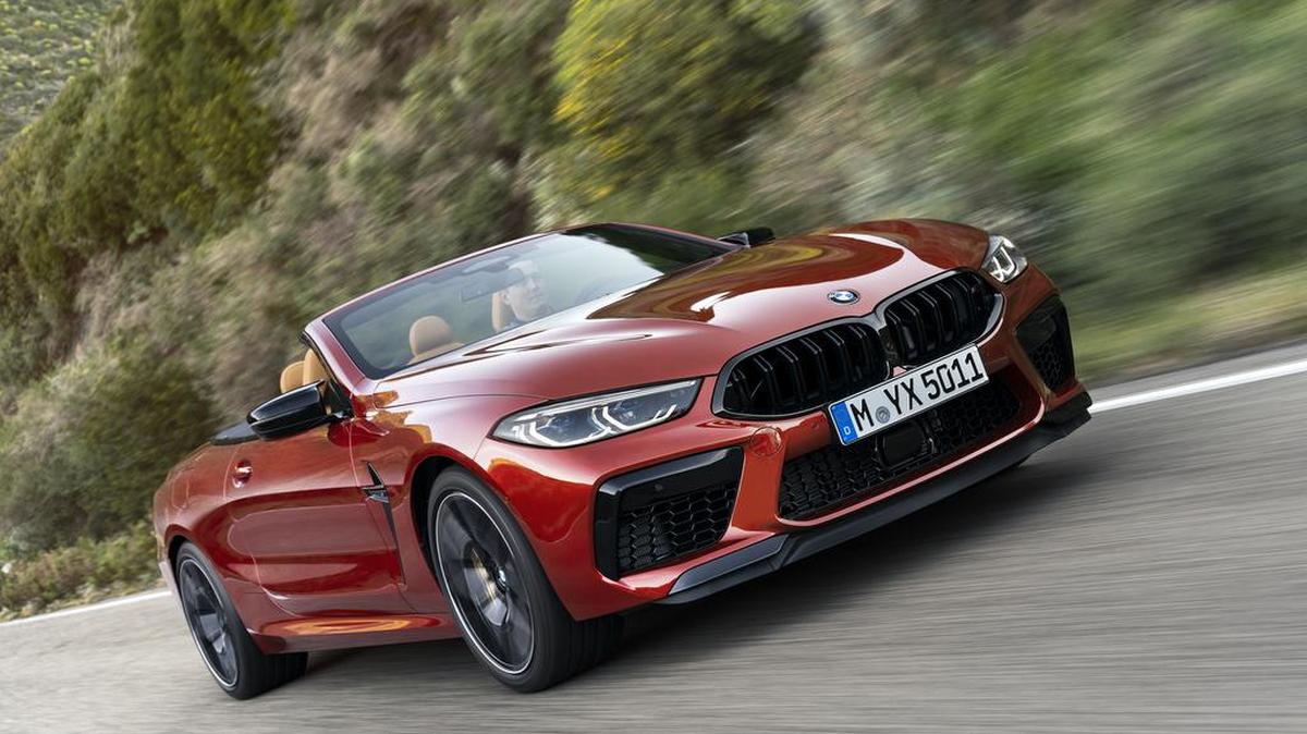 El BMW M8 convertible del 2020 es lujoso, refinado y potente que compite sion esfuezos con sus rivales Porsche 911, el Jaguar F-Type y el Mercedes AMG GT.