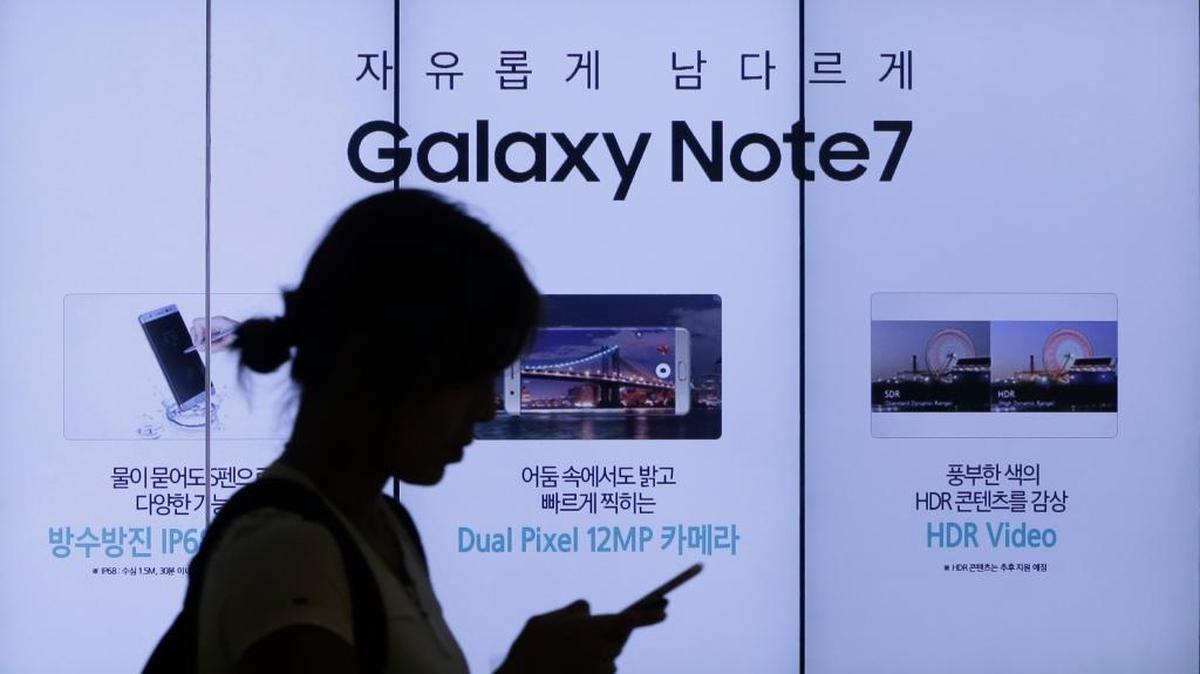Una investigación sobre la explosión o incendio de las baterías de los teléfonos móviles modelo Galaxy Note 7 de Samsung, reveló que algunos acumuladores no respetaban el tamaño estipulado, lo que provocó el sobrecalentamiento